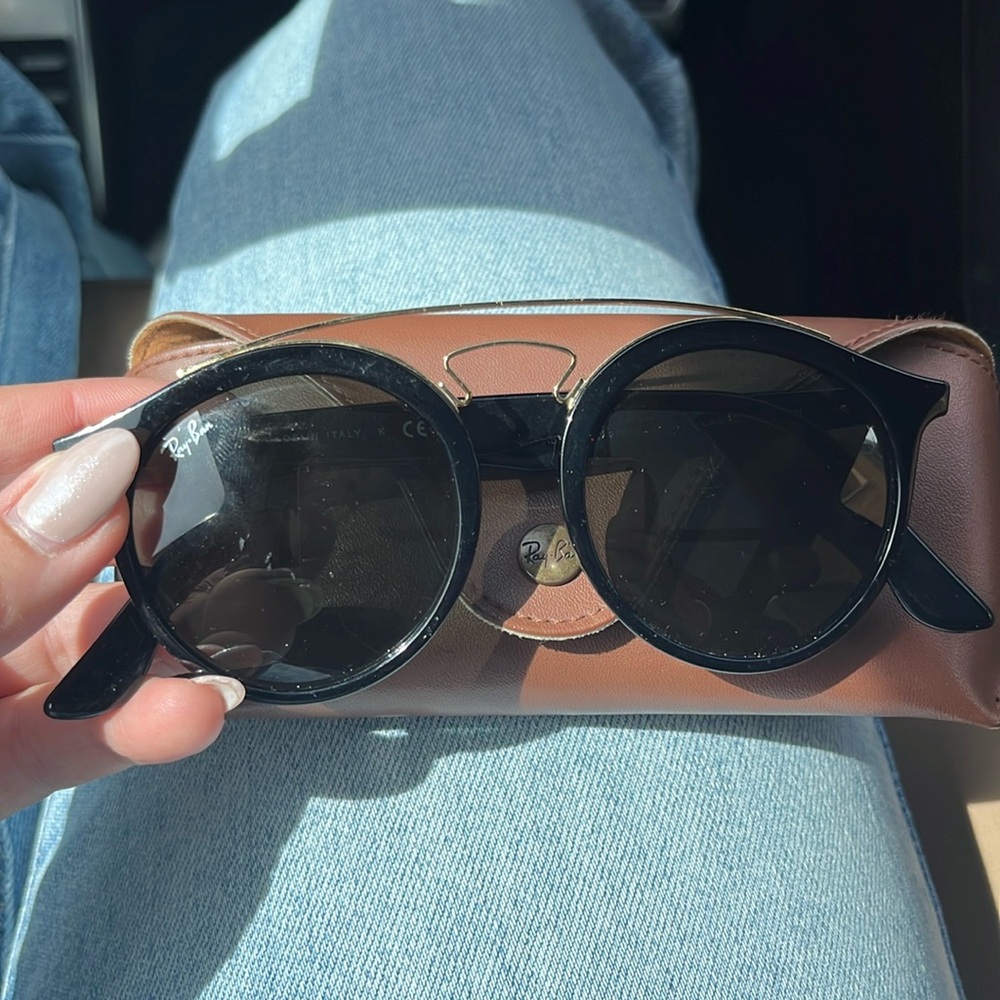 Ray ban sunglasss new condition with gold hardware